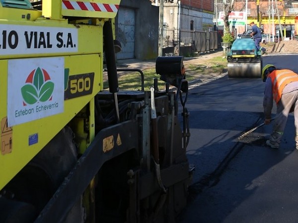 El Municipio continúa con las obras de bacheo en Monte Grande