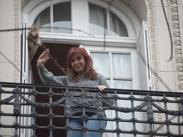Cristina Kirchner: “Si no pensamos en cómo resolver la deuda, somos boleta”