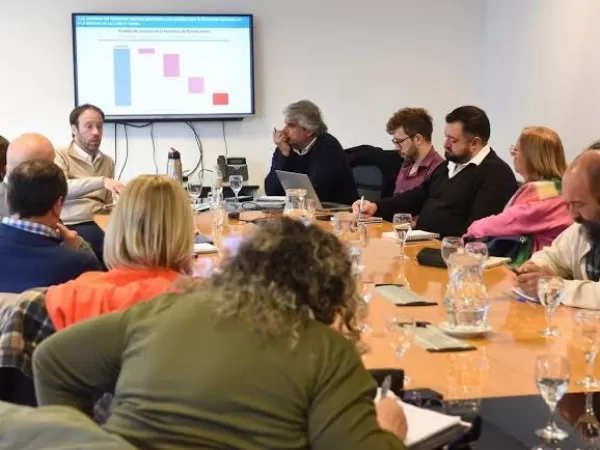 Kicillof convoc&oacute; a docentes y estatales bonaerenses a paritarias
