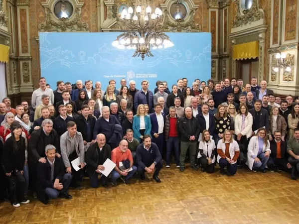 Kicillof volvi&oacute; a reunir intendentes peronistas, radicales y vecinalistas por el ajuste en Salud
