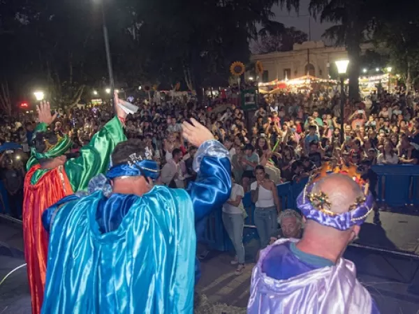Una multitud celebr&oacute; la magia de los Reyes Magos en Burzaco