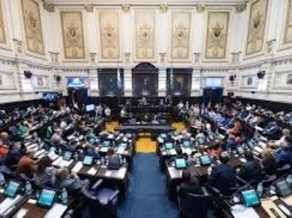 Por la muerte del papa, la Legislatura bonaerense postergó el debate sobre la suspensión de las PASO