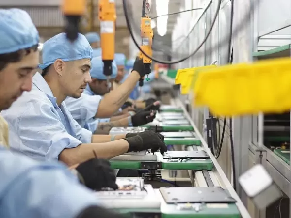 La industria sigue cayendo en la era Milei