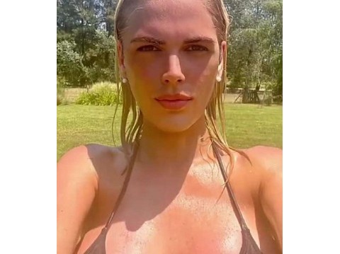 Viviana Canosa revolucionó las redes con una selfie en bikini y ¿nueva cara?