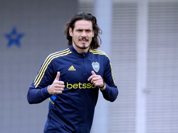 Cavani sufri&oacute; una nueva molestia f&iacute;sica y no pudo terminar la pr&aacute;ctica antes de un partido decisivo para Boca