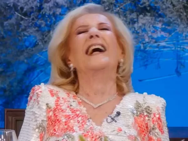 El desopilante ataque de risa de Mirtha Legrand en pleno programa que dej&oacute; a sus invitados desconcertados