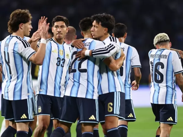 La Selecci&oacute;n argentina gan&oacute; ante Bolivia en el Kempes