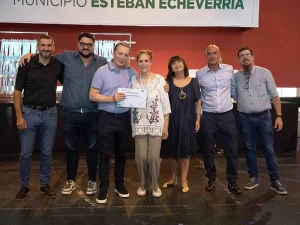 Gray entreg&oacute; diplomas a 548 egresados del Plan Fines