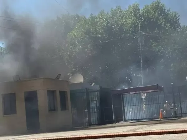 Trapitos" protestaron frente a la municipalidad ante la futura implementaci&oacute;n del estacionamiento medido