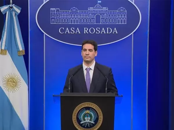 El Gobierno defendi&oacute; su programa econ&oacute;mico pese al avance del riesgo pa&iacute;s