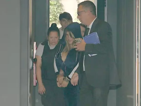 Encapuchada y esposada trasladaron a Morena Rial a los tribunales para confirmar el arresto domiciliario