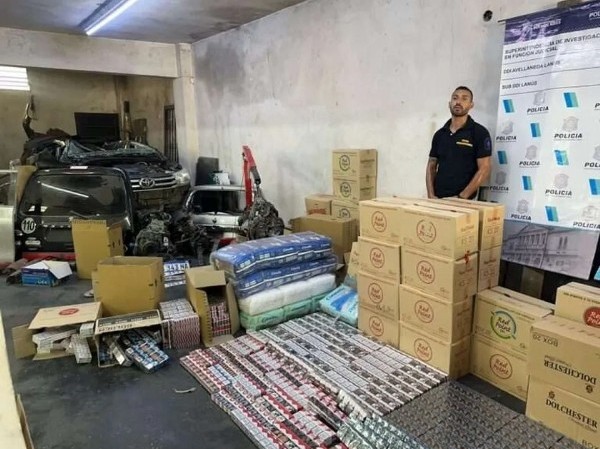 Desbarataron desarmadero ilegal de autos en un galpón