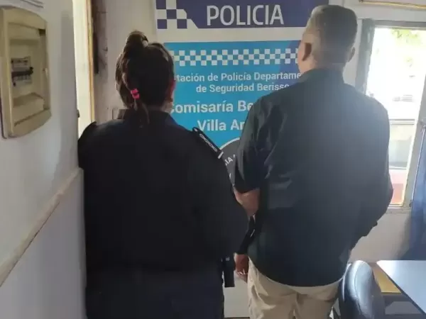 Un polic&iacute;a exonerado y exconvicto fue detenido por intento de extorsi&oacute;n a comerciante