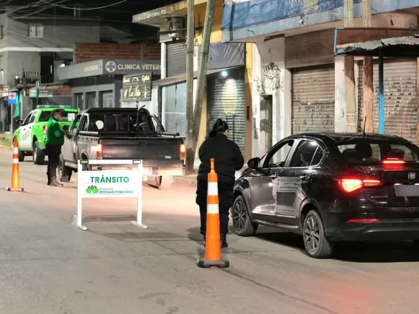 Operativos de seguridad y control vehicular en Monte Grande y 9 de Abril