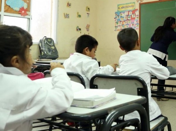 Casi 2.500 escuelas bonaerenses tendrán una hora más de clases