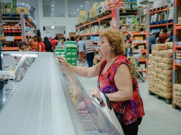 Advierten remarcaciones de hasta el 9 por ciento en supermercados tras la suba del dólar