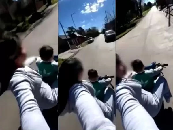 Una mujer hizo manejar una moto a su hijo menor de edad y se grab&oacute; para las redes