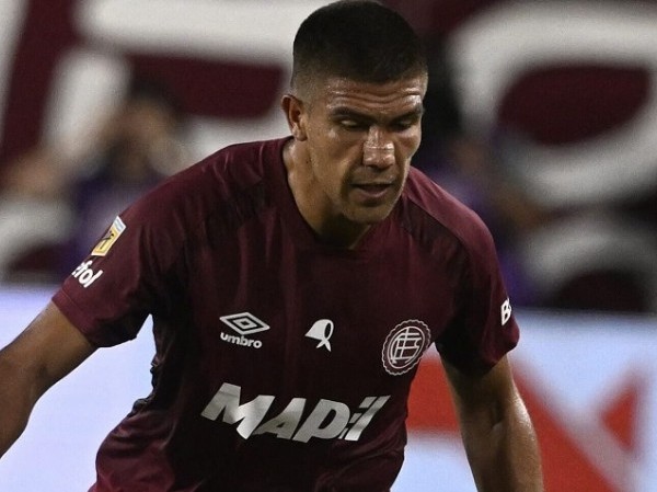 Un defensor de Lanús sufrió una gravísima lesión