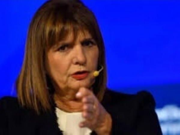 Bullrich adelantó “medidas especiales” para los barrabravas que marchen con los jubilados