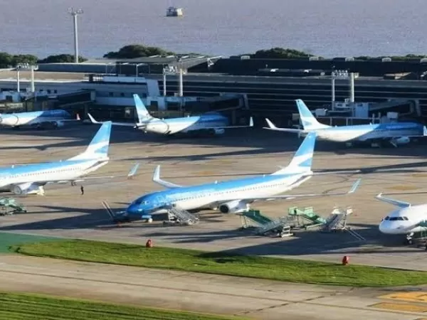 Cierran Aeroparque por tres d&iacute;as y trasladan m&aacute;s de la mitad de los vuelos a Ezeiza