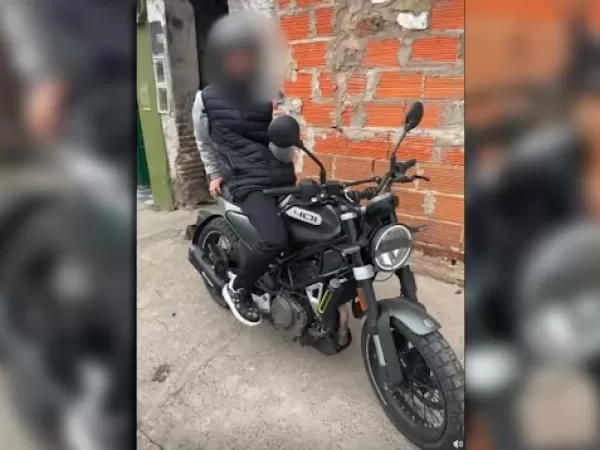 Cay&oacute; un joven acusado de robar motos en Recoleta y exhibirlas en TikTok