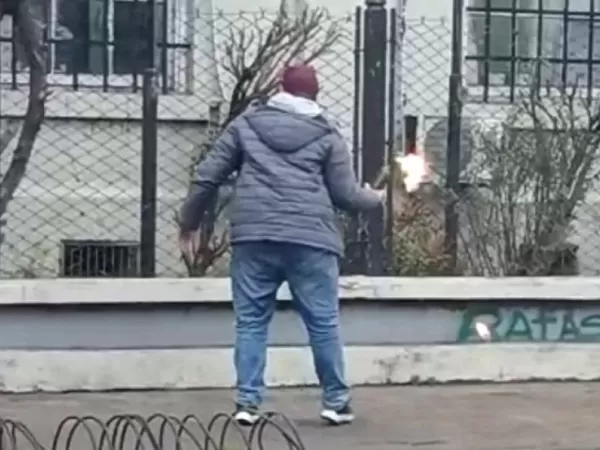 Un hombre arroj&oacute; una bomba molotov contra el Concejo Deliberante y termin&oacute; aprehendido