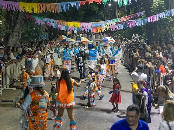 Miles de vecinos participan de los carnavales