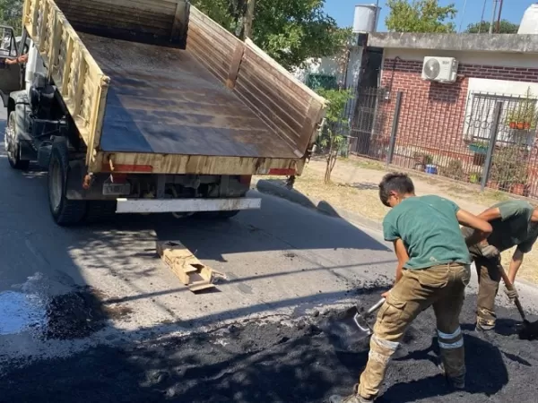 El Jag&uuml;el: Siguen las obras de bacheo para mejorar la seguridad vial