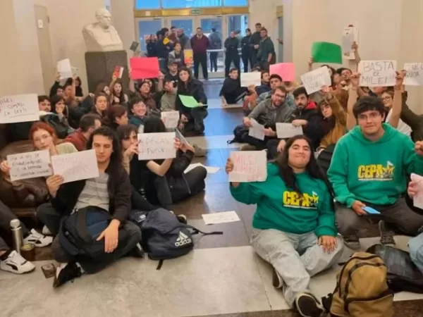 El Gobierno denunciar&aacute; a los estudiantes que tomaron la Secretar&iacute;a de Educaci&oacute;n