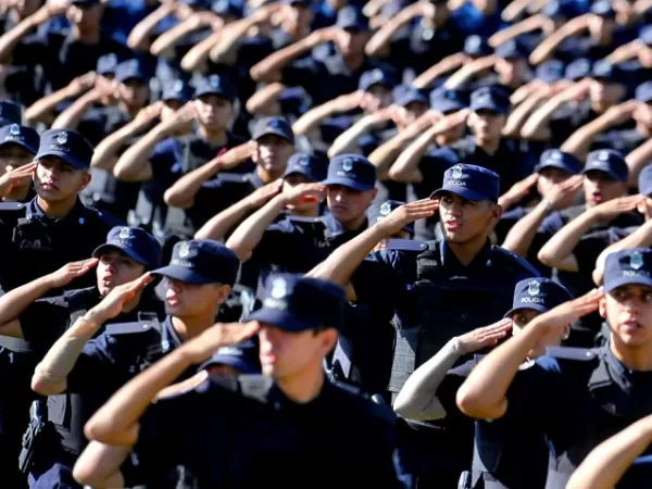 Kicillof limit&oacute; los servicios de horas extras para la Polic&iacute;a bonaerense