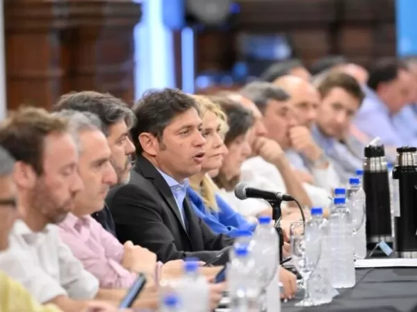 Kicillof re&uacute;ne a intendentes para dar respuesta a la crisis de los municipios