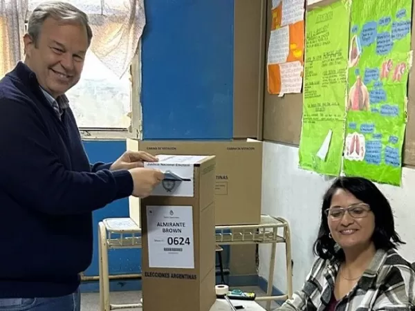 Fuerza Patria ganó con 49,13% y LLA achicó la brecha a 15,45 puntos