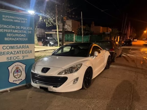 Detuvieron a dos hombres tras el robo de las llaves de una moto policial