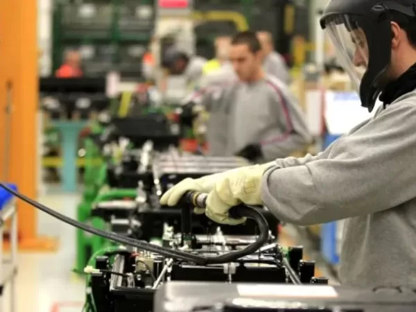 La morosidad se traslada de las familias a las f&aacute;bricas y tensiona al extremo la cadena de pagos de la industria