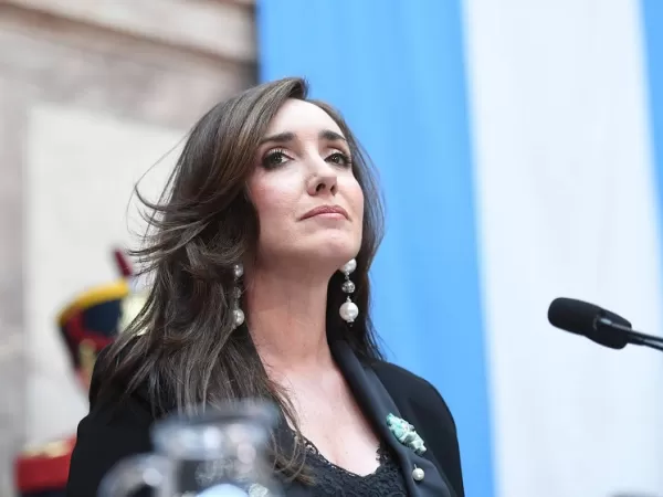 Villarruel no dej&oacute; pasar el viaje de la esposa de Adorni a Nueva York: &ldquo;Menos mal que el ajuste lo iba a pagar la casta&rdquo;