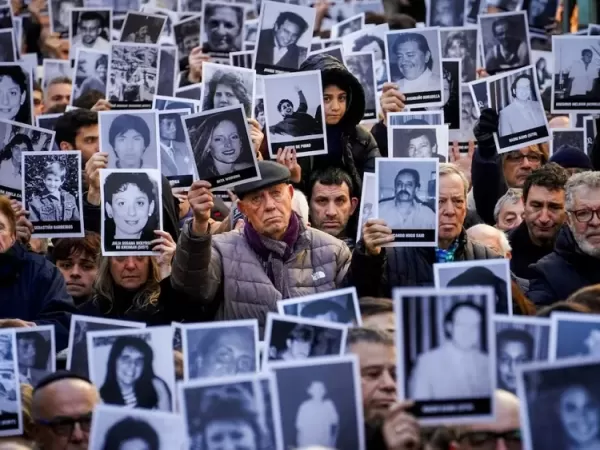 La Justicia proces&oacute; y embarg&oacute; a ocho ciudadanos iran&iacute;es y libaneses por la causa AMIA