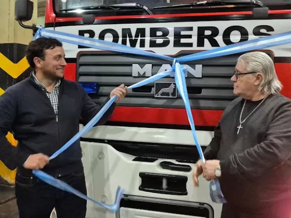 El Municipio entreg&oacute; un nuevo hidroelevador a los Bomberos Voluntarios