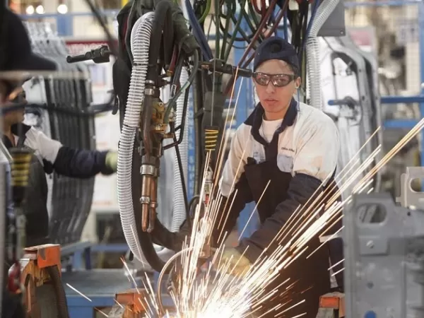 La actividad econ&oacute;mica cay&oacute; 2,6% en febrero, el peor dato desde diciembre de 2023 seg&uacute;n el Indec