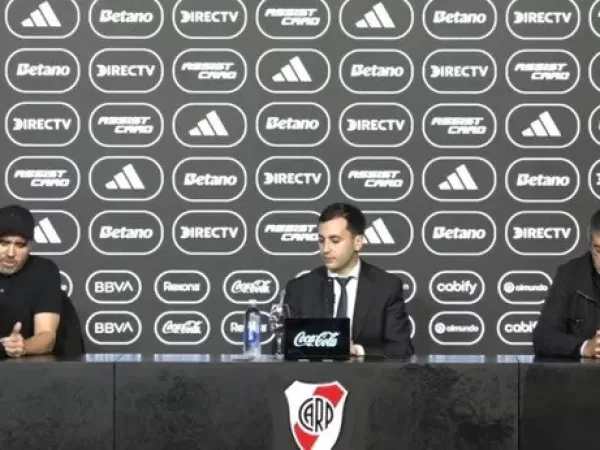 El presidente de River confirm&oacute; que Coudet dej&oacute; de ser el DT