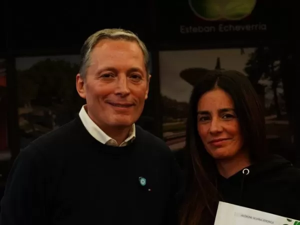 Gray entreg&oacute; actas de bien de familia a vecinos del distrito