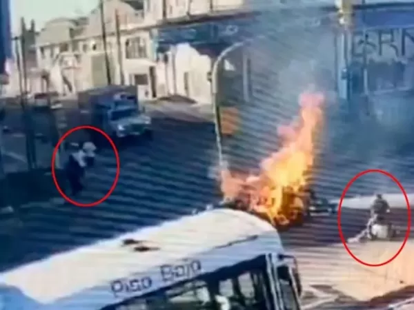 Un auto choc&oacute; con un colectivo, se prendi&oacute; fuego y cuatro personas escaparon de las llamas