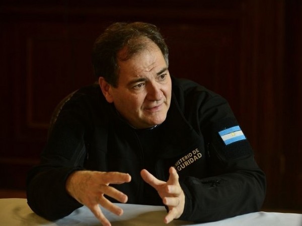 Javier Alonso repudió la agresión a Milei en Lomas de Zamora pero acusó “provocación política”