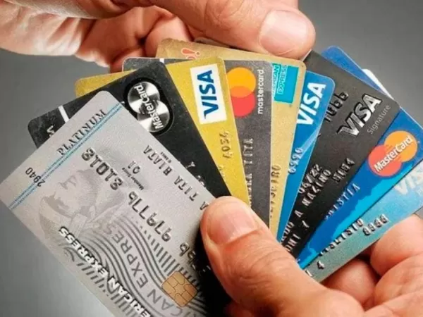 Las operaciones con tarjetas de cr&eacute;dito cayeron por quinto mes consecutivo