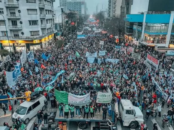 Octubre suma tres marchas contra el Gobierno por tierras, industria y universidades