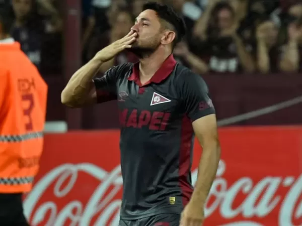 Se retiró Laucha Acosta