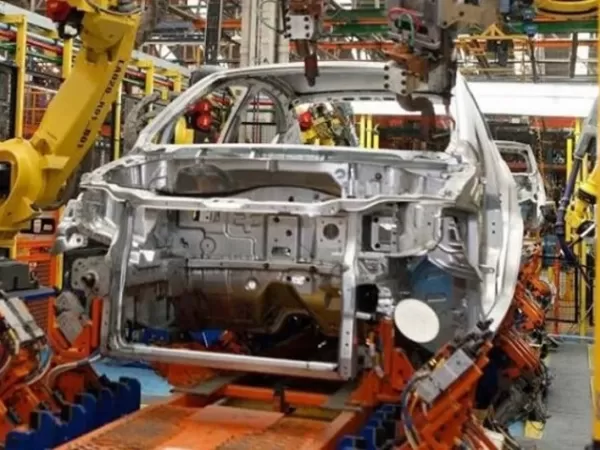 La producci&oacute;n de autos se derrumb&oacute; 30% en febrero y agudiza la crisis