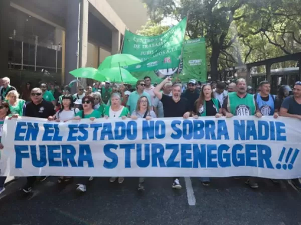 Ya son 72.000 los empleados estatales cesados por Milei