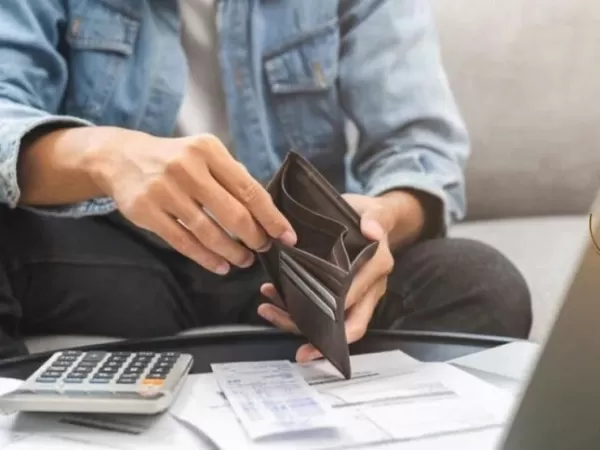 El 72% de los menores de 40 a&ntilde;os se queda sin plata antes del d&iacute;a 20 y seis de cada diez se endeudaron