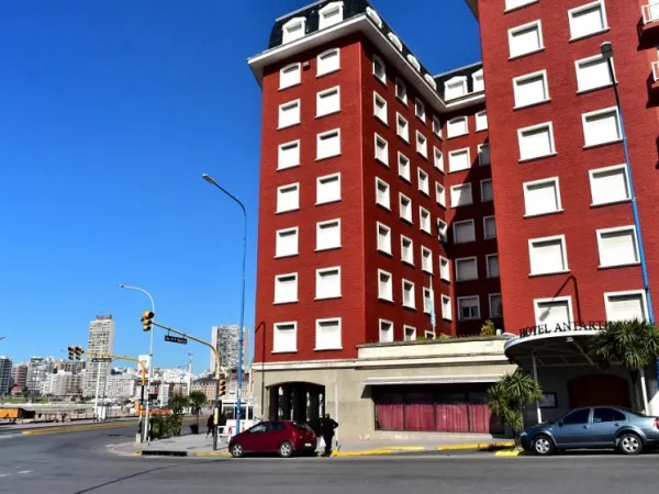 Alertan que cerraron 64 hoteles en Mar del Plata desde que asumi&oacute; Milei