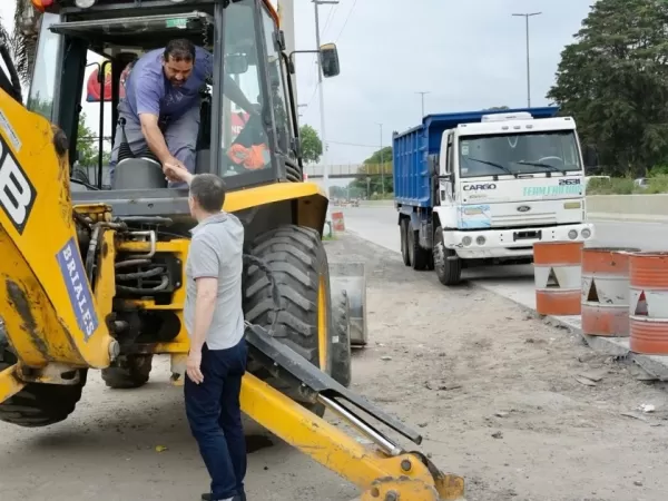 Gray recorrió la obra de repavimentación y ampliación de la ruta 4